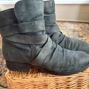 Born size 10 suede dark teal ankle boots
